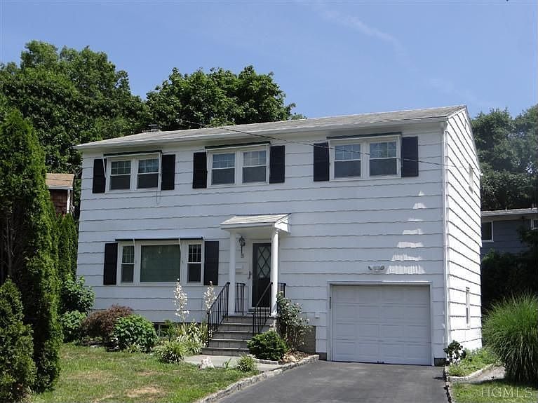 1st image of 8 Nancy Ln