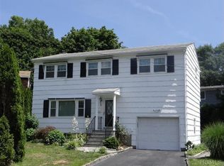 8 Nancy Ln, Larchmont, NY 10538