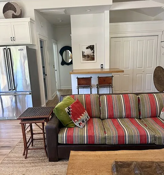 220 France Cir — Photo 5
