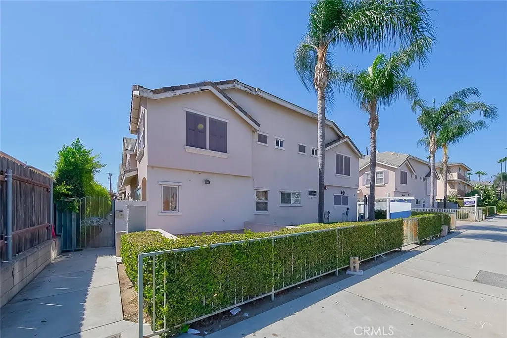 3 bed, 1786 sqft, $3,950 — Photo 3
