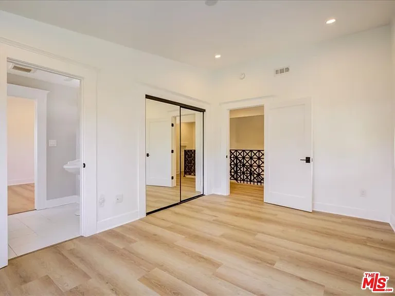 400 N Avenue 66 — Photo 36