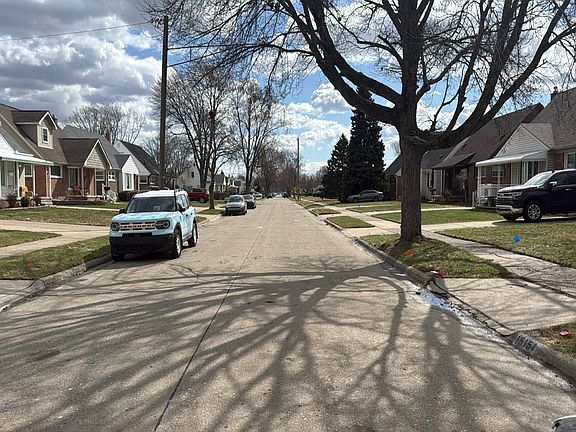 4th image of 15150 Russell Ave