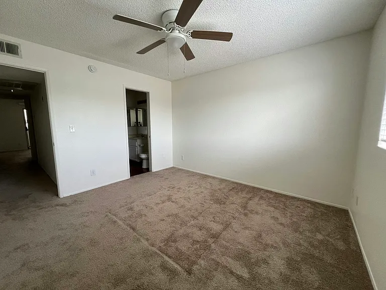 569 E St — Photo 10