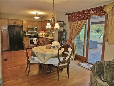 3rd image of 1093 Kingsway Dr