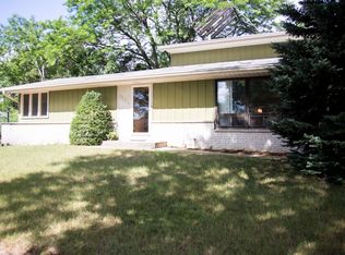 1504 Cottonwood Dr, Waukesha, WI 53189