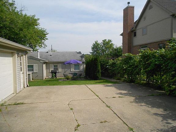 3rd image of 6815 Leytonstone Blvd
