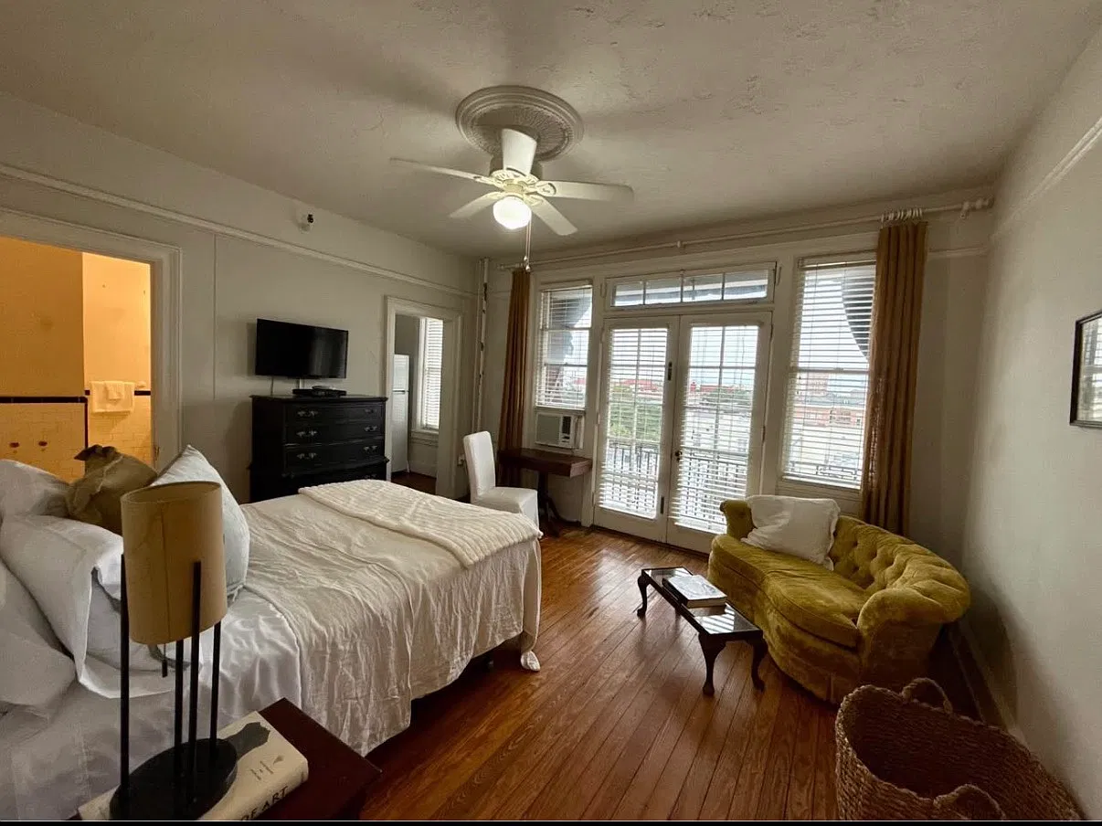 Studio, 500 sqft, $1,600 — Photo 4