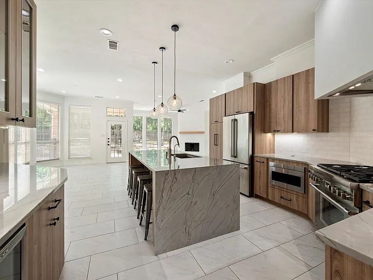 1004 Chimney Hill Trl — Photo 14