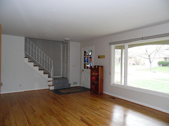 5th image of 1818 Saxon St