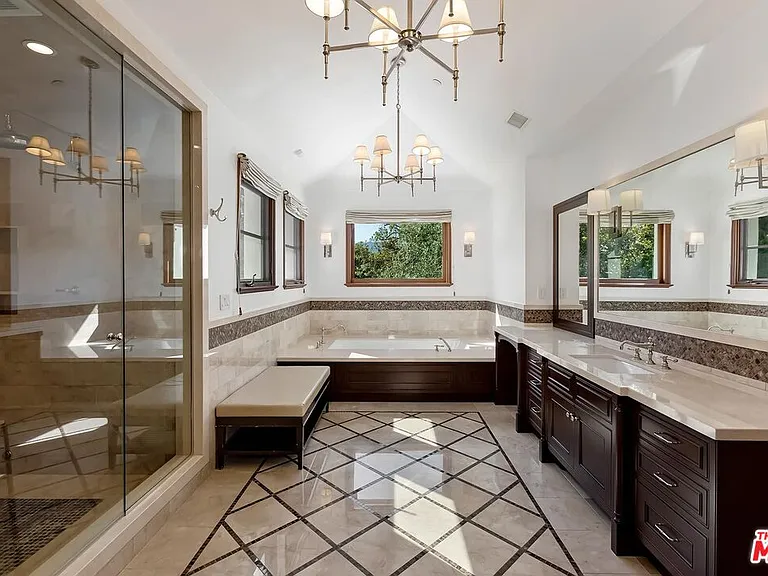 2134 La Mesa Dr — Photo 31