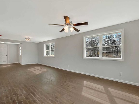 4th image of 903 Old Medford Ave