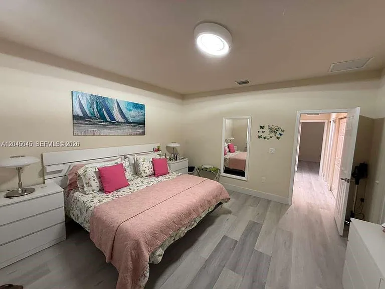 9572 SW 169th Pl #MAIN HOUSE — Photo 13