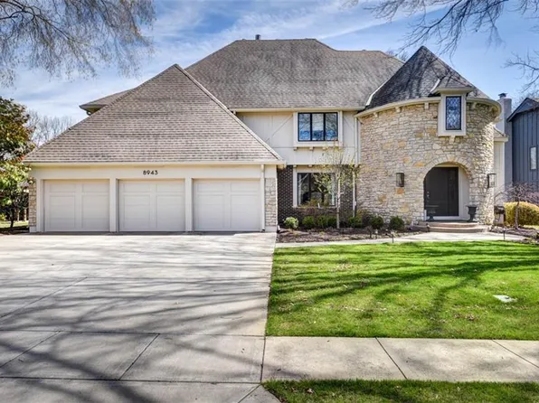 8943 Cedar Dr, Prairie Village, KS 66207