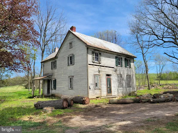13821 Newcomer Rd, Hagerstown, MD 21742