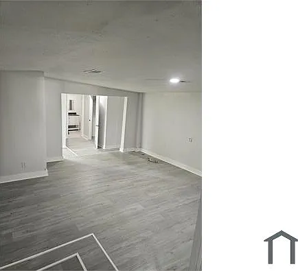 402 N College St — Photo 11