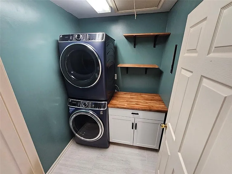 430 Eastbourne Way — Photo 34