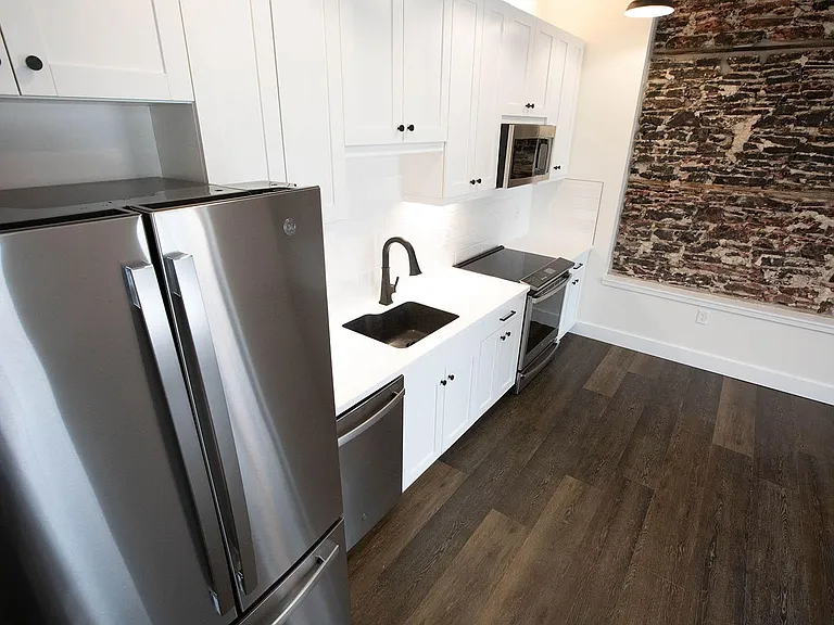 411 W Portage Ave #5 — Photo 21