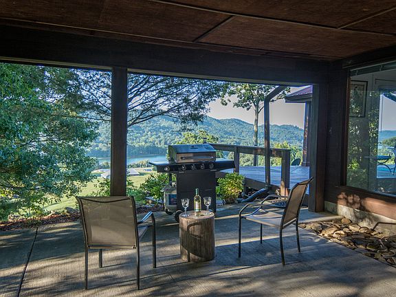 View from the carport, adjacent to Bedroom 1