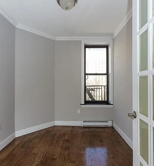 438 W 52nd St #R7C — Photo 7