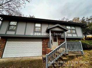 662 Lakewood Dr, Lake Saint Louis, MO 63367