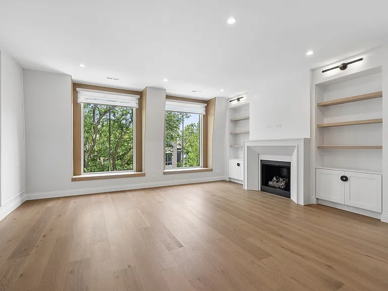 3739 N Clifton Ave #3 — Photo 2