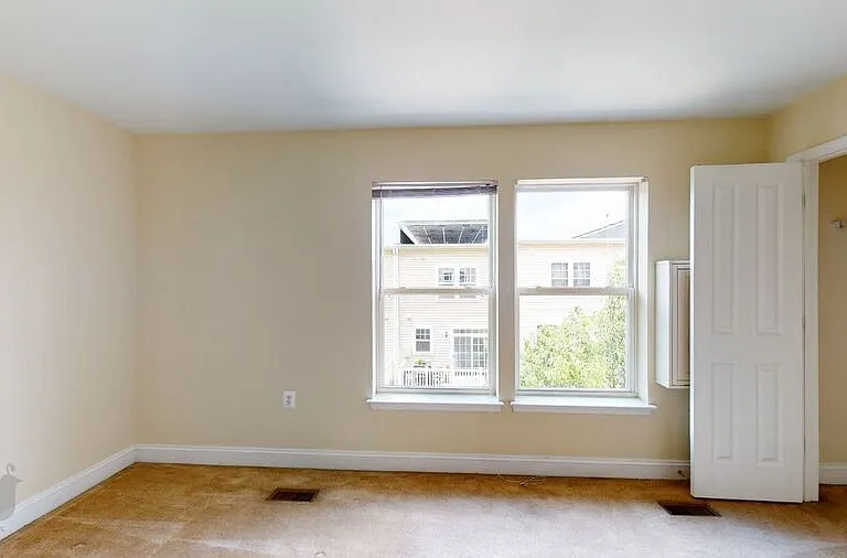 720 Barnes St NE — Photo 36