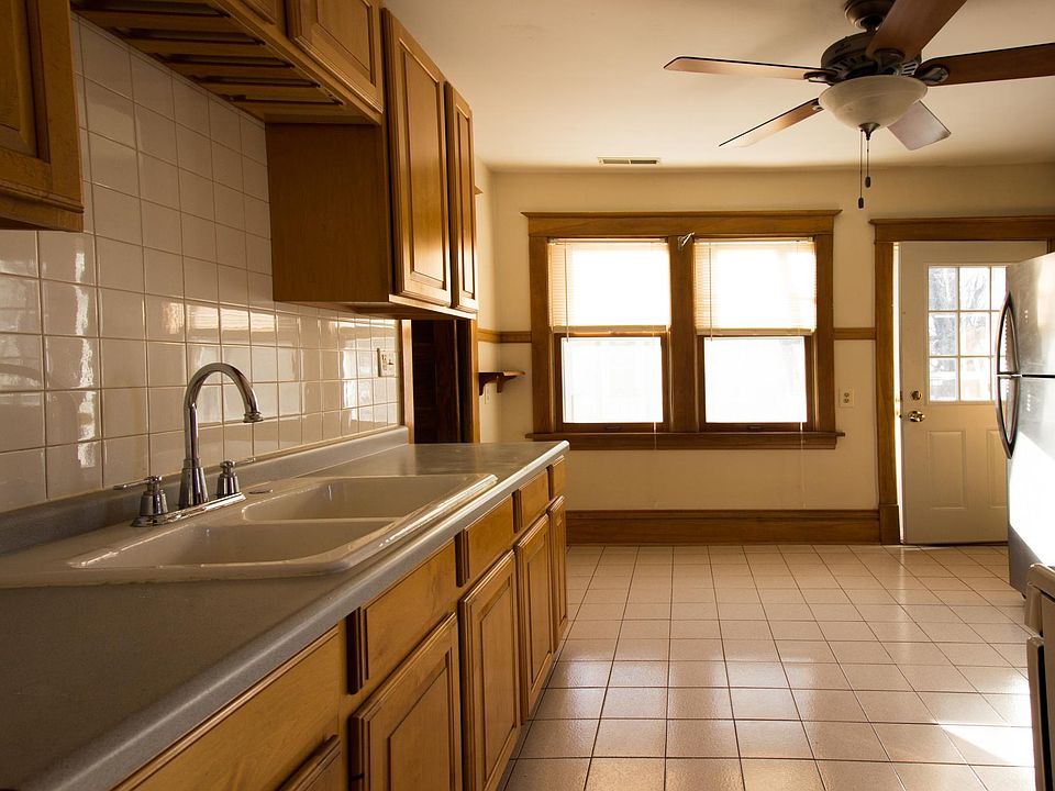 2nd image of 415 7th Ave NE #2