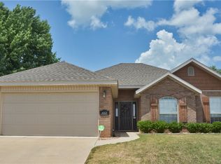 412 Geneva St, Rogers, AR 72758