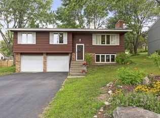 6920 Park View Ln, Eden Prairie, MN 55346