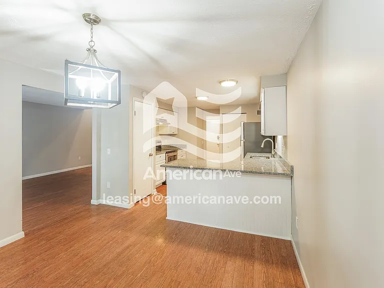 996402_003_wm_-_dining_room_13252632.jpg