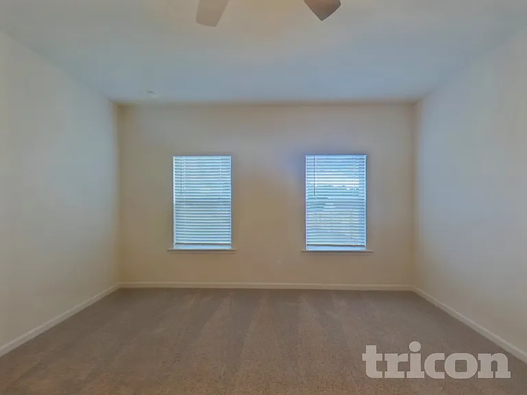 1004 Claas Way — Photo 8