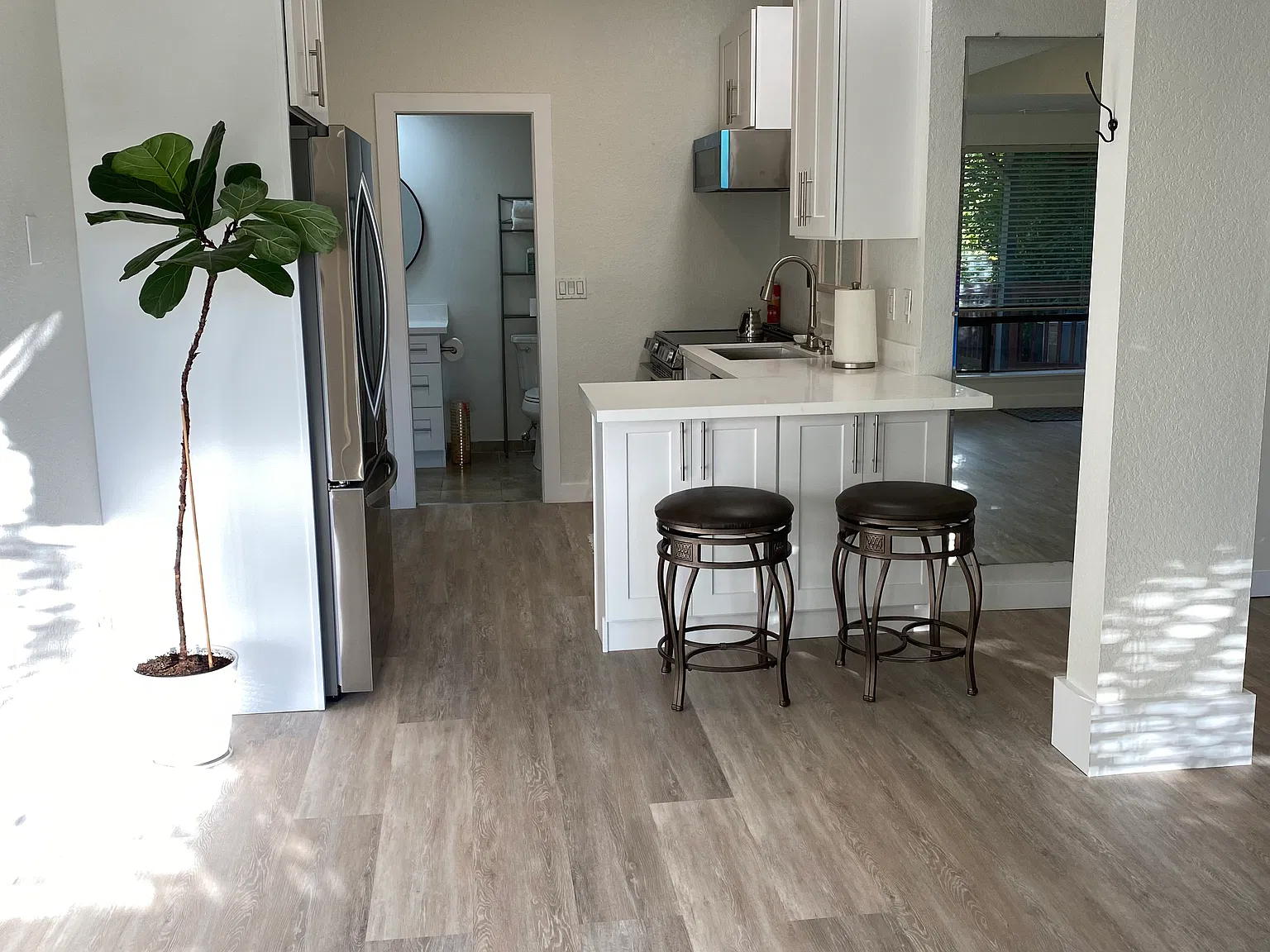 Studio, 890 sqft, $2,500 — Photo 4