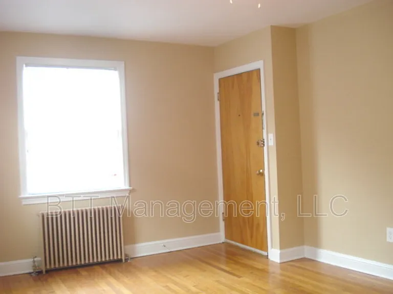 812 Greenwood Cir #4 — Photo 2