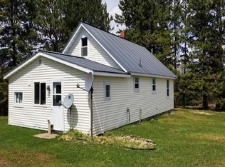 318 W Sunset Lake Rd, Iron River, MI 49935