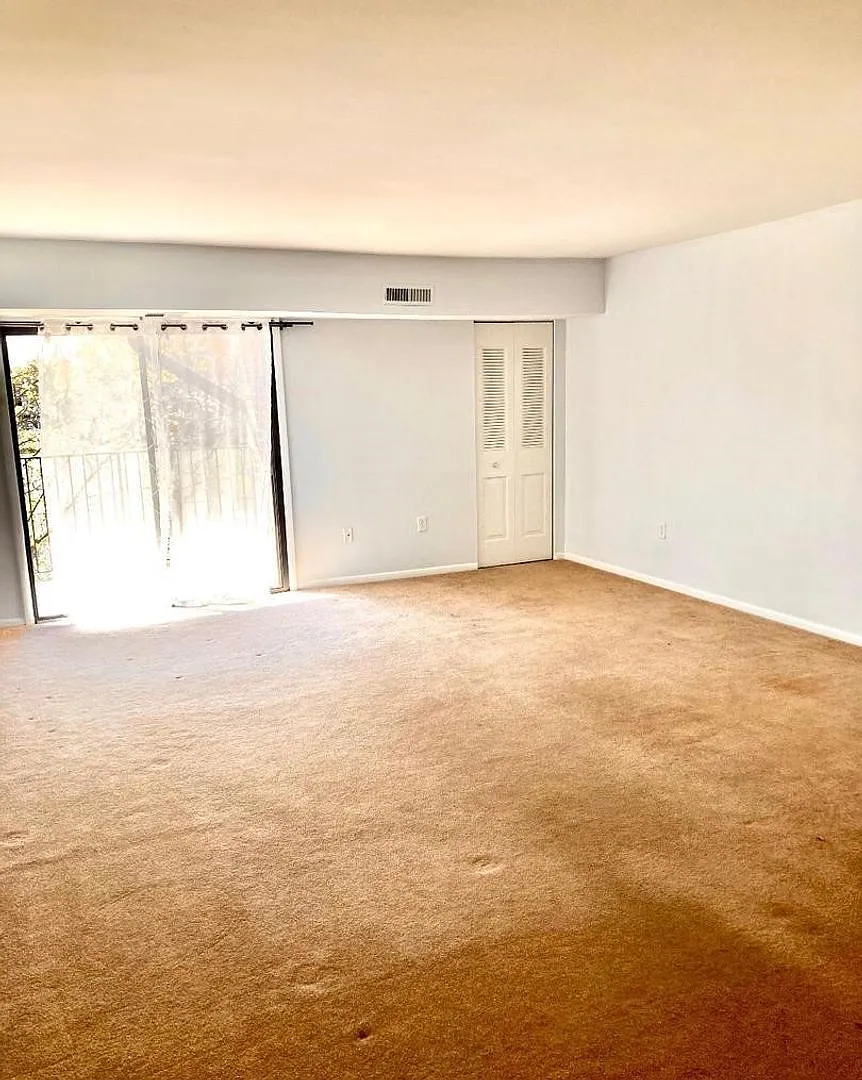 10 Chase Hall - apartment — Photo 2