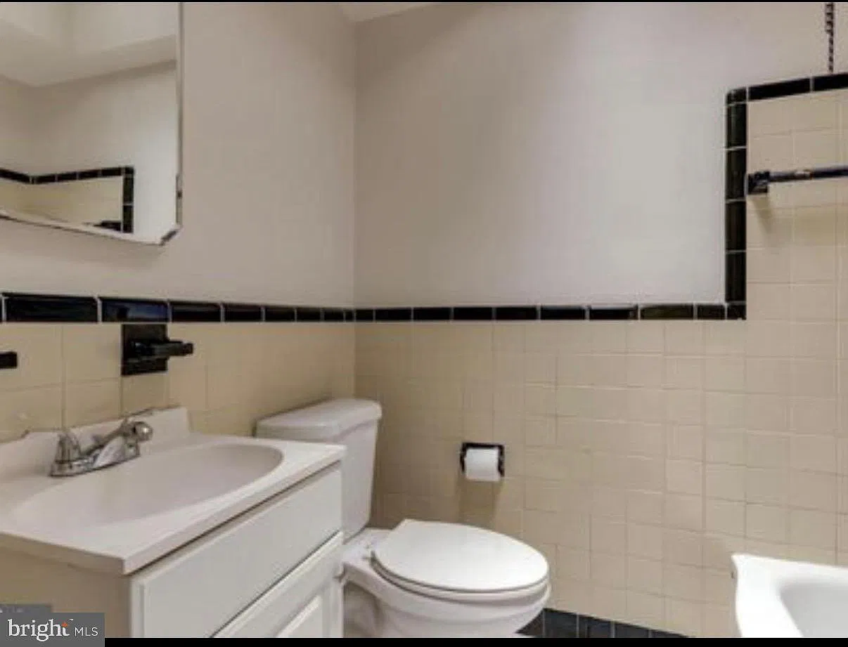3 bed, 1.0 bath, 1152 sqft, $1,900 — Photo 3
