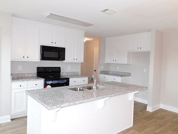 4th image of 2214 Savannah Dr
