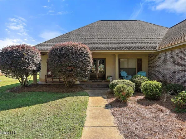 105 Madison Pl, Magee, MS 39111