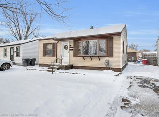 8054 Elm St, Taylor, MI 48180