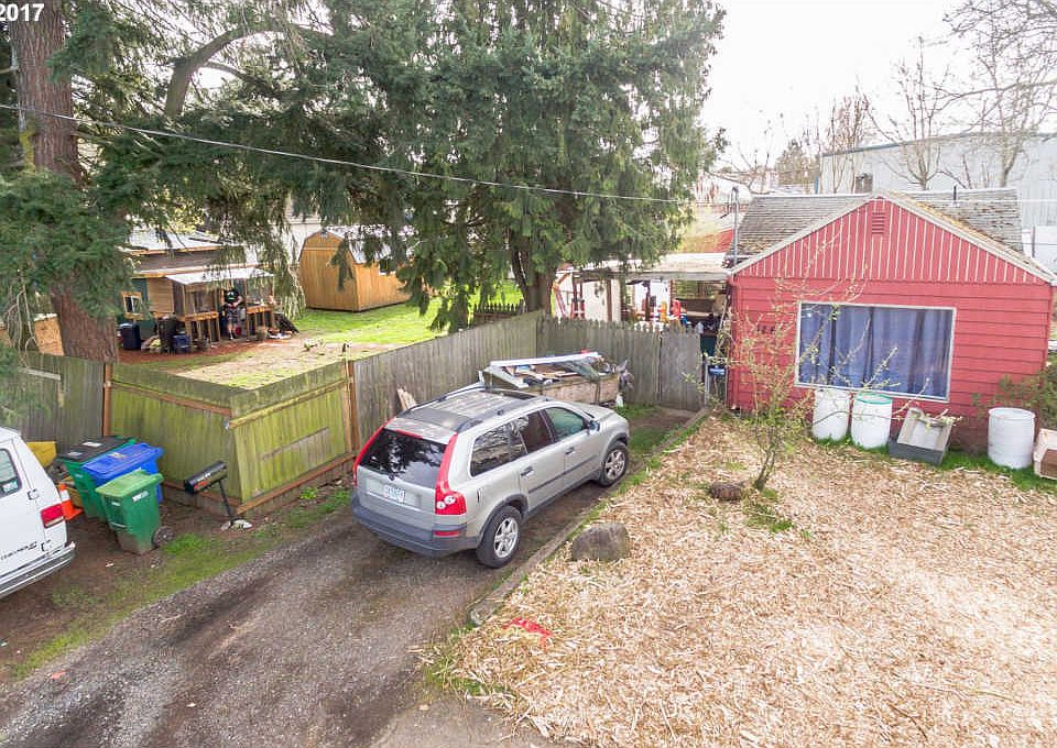 2nd image of 5247 NE 43rd Ave