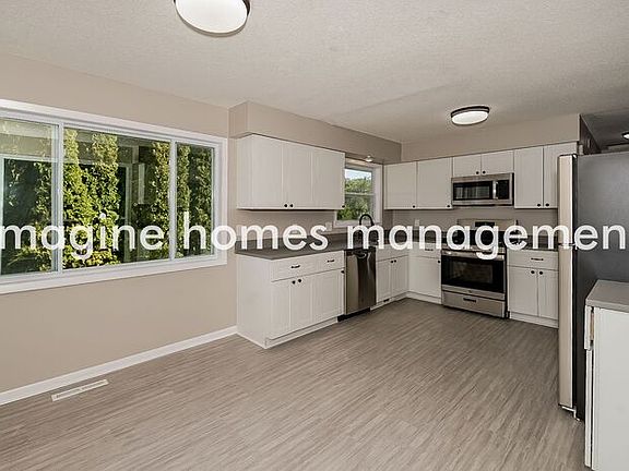 3rd image of 1323 Easter Ln