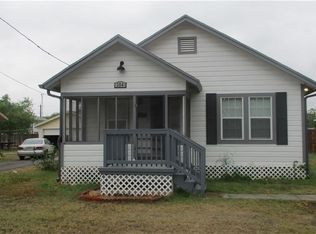 304 Hugh St, Sinton, TX 78387