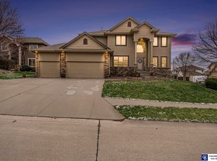 17421 Erskine Cir, Omaha, NE 68116