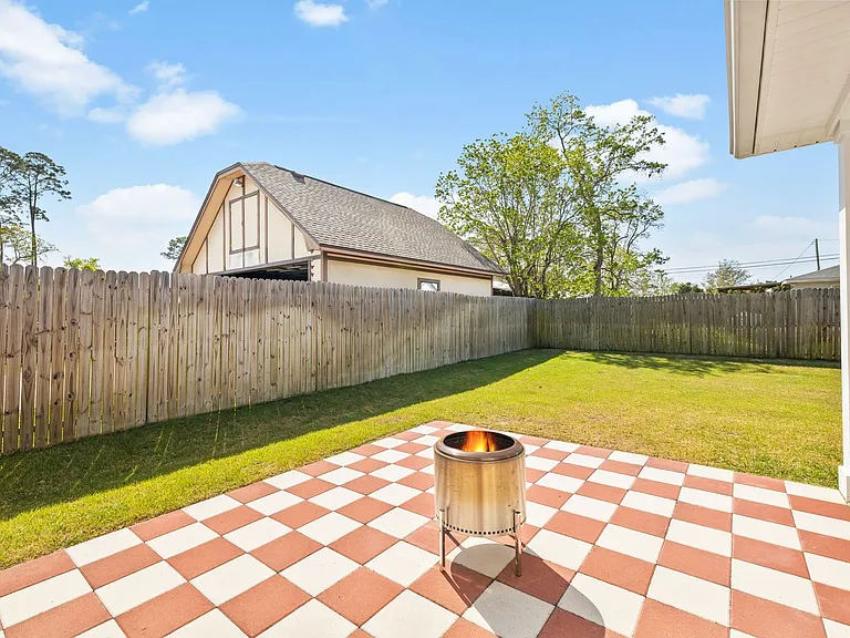 166 Manistee Dr — Photo 28