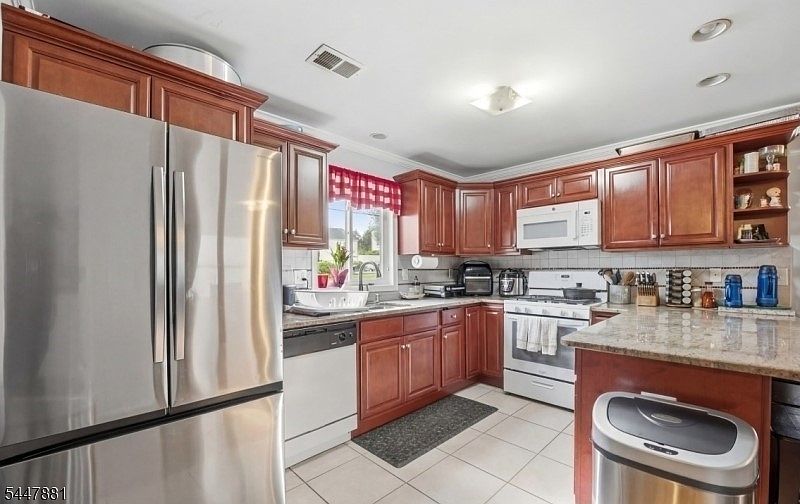 1st image of 637 Jefferson Ave