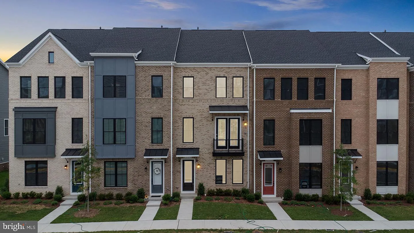 3 bed, 4.0 bath, 2088 sqft, $3,599 — Photo 2