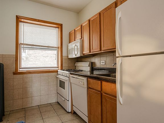 5th image of 2620 W Gunnison St APT 1