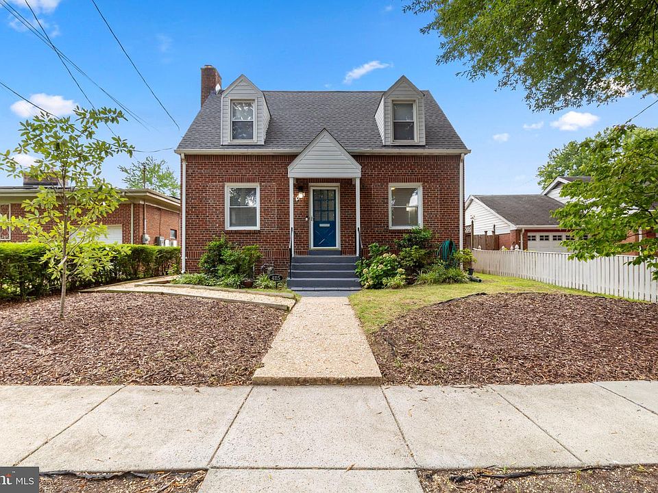 1st image of 4115 Lane Pl NE