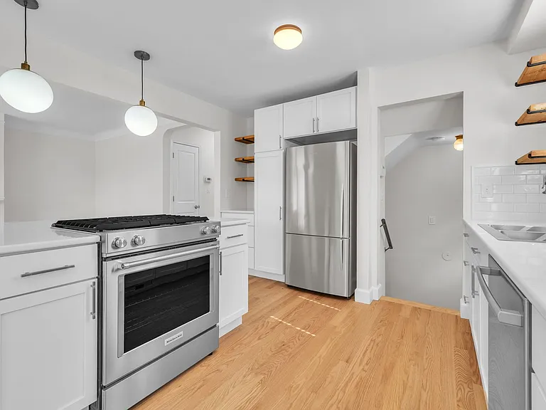 2711 Dorchester Rd — Photo 2