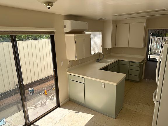 4th image of 2448 Sharon Oaks Dr